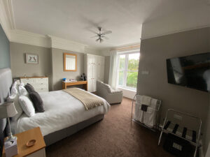 Leahurst Bed and Breakfast Tywyn Mid Wales - Spacious double room with mountain and sea views