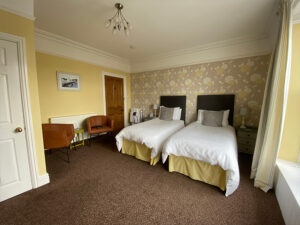 Leahurst Bed and Breakfast Tywyn Mid Wales - Spacious twin room with ensuite